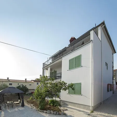 Gambera Apartment Pirovac